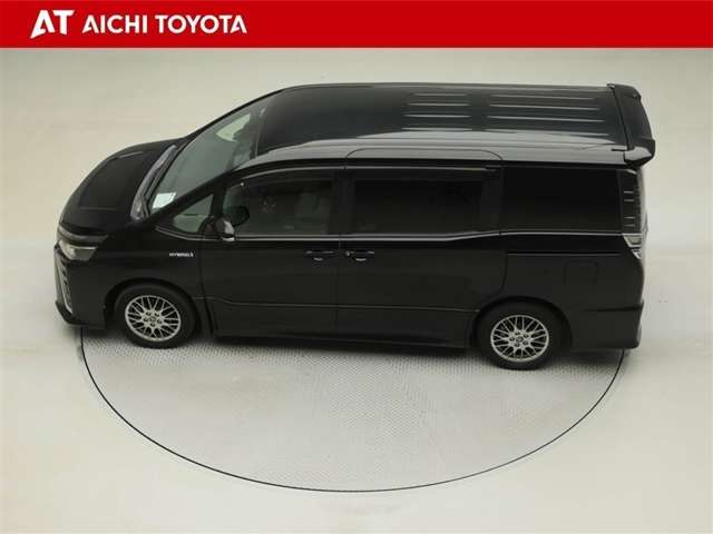 Toyota Voxy 11