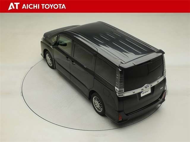 Toyota Voxy 12