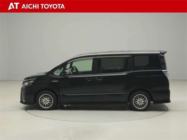 Toyota Voxy 3