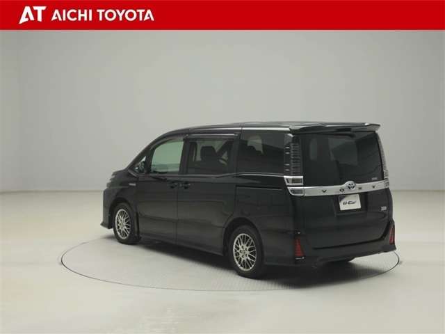 Toyota Voxy 4