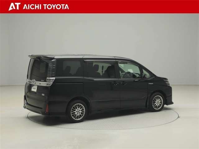 Toyota Voxy 6