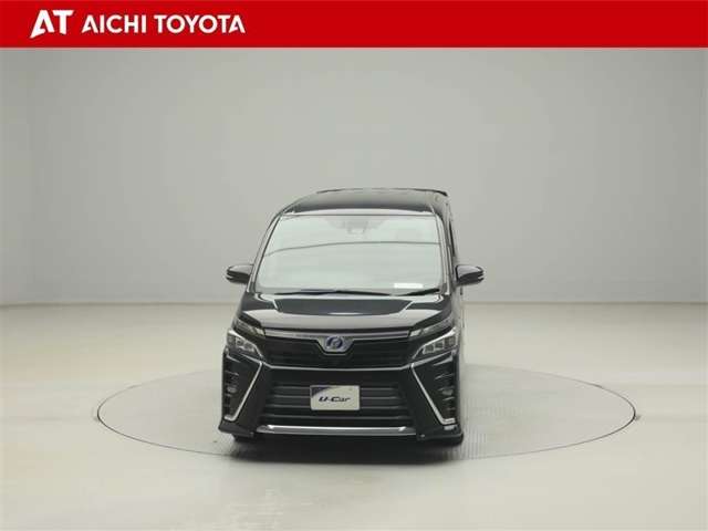 Toyota Voxy 9