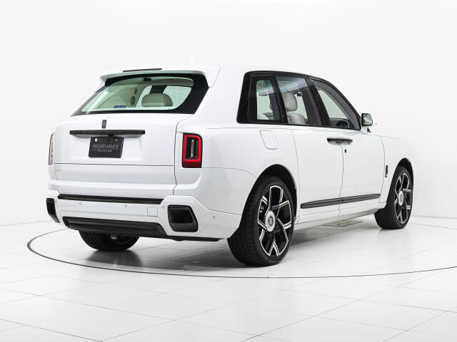 Rolls-Royce ブラックバッジカリナン 4