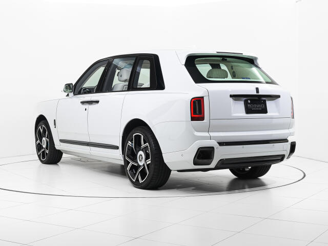Rolls-Royce ブラックバッジカリナン 5