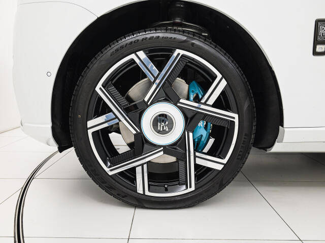 Rolls-Royce ブラックバッジカリナン 7