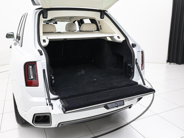 Rolls-Royce ブラックバッジカリナン 9