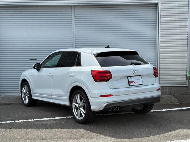 Audi Q2 4