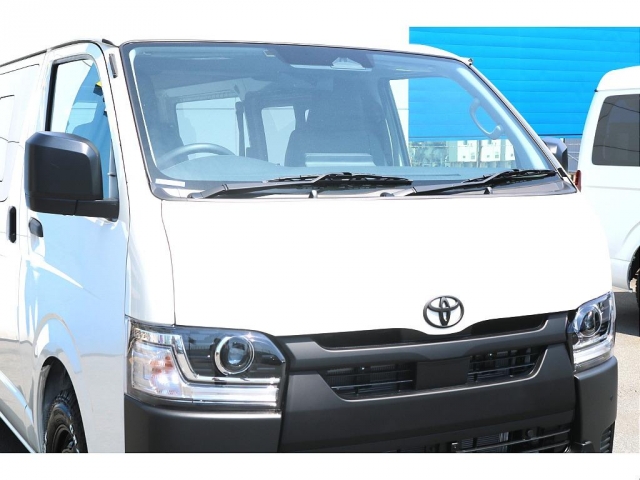Toyota Hiace Van 11