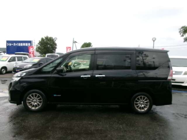 Nissan Serena 4