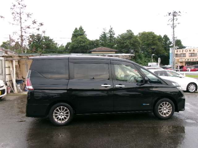 Nissan Serena 5