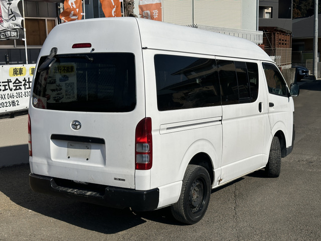 Toyota Hiace Van 4