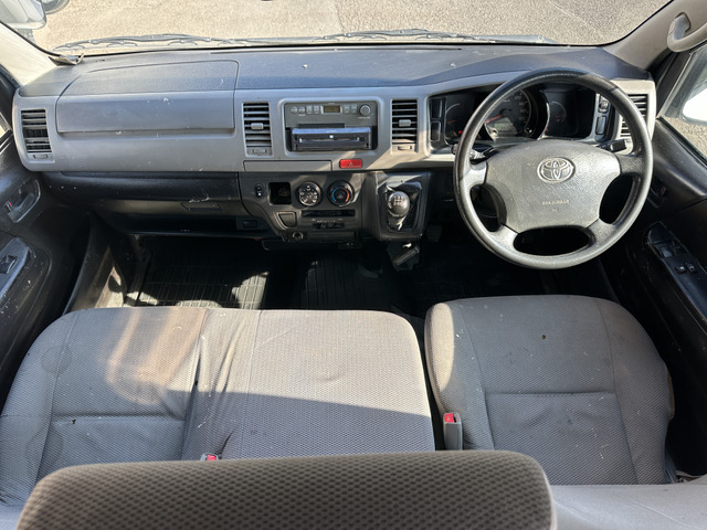 Toyota Hiace Van 5