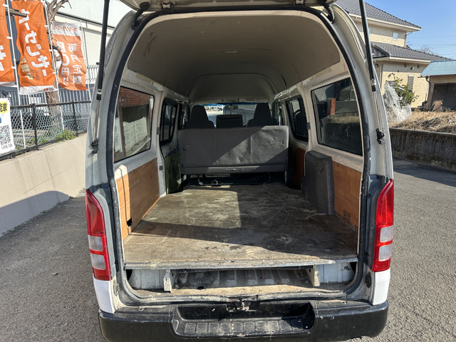 Toyota Hiace Van 7