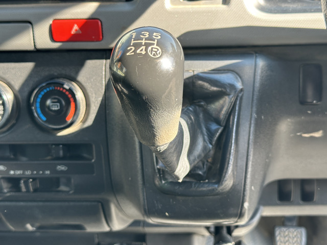 Toyota Hiace Van 8