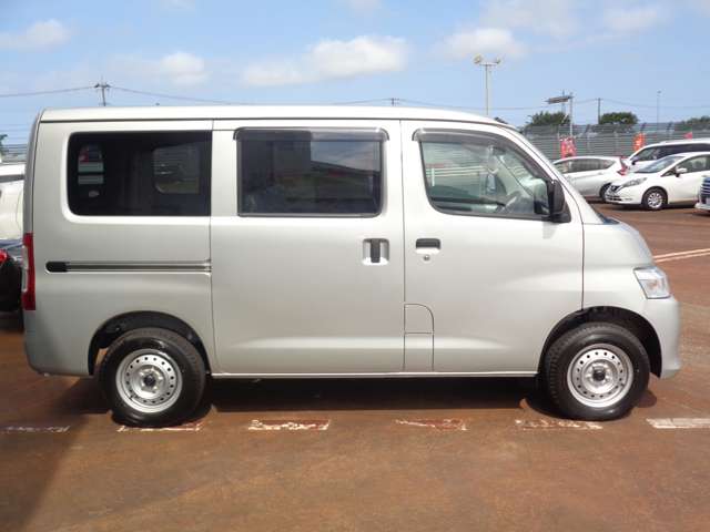 Toyota Town Ace Van 3