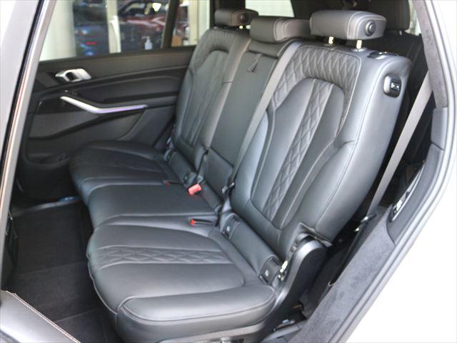 BMW X7 11