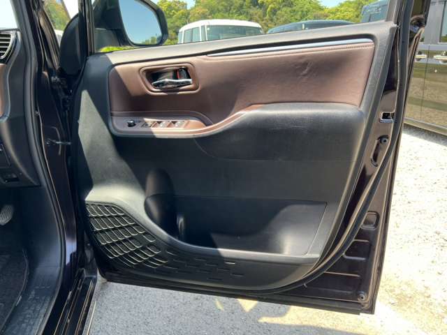 Toyota Esquire 12