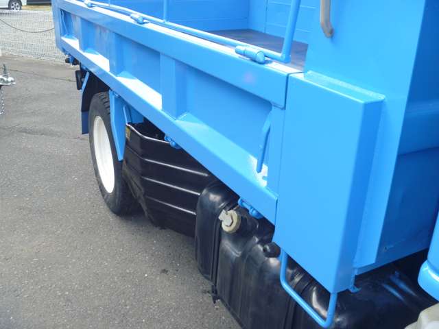 Isuzu Elf 4