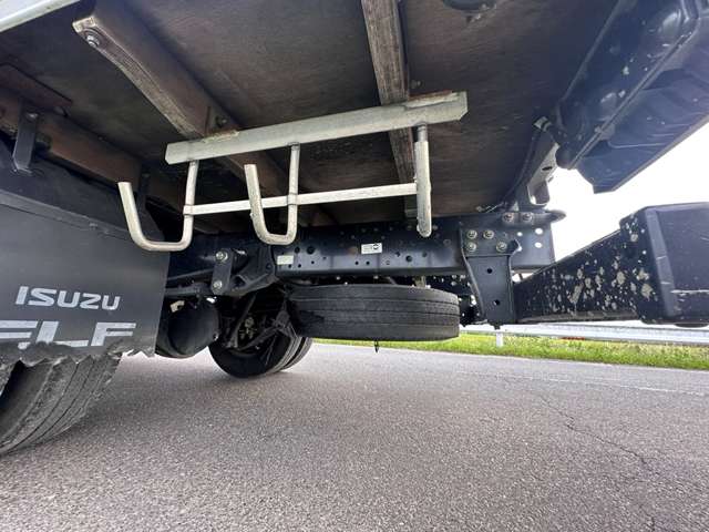 Isuzu Elf 11