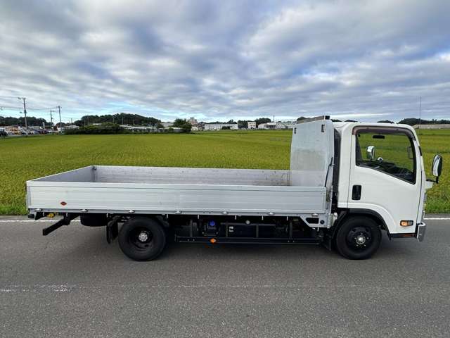 Isuzu Elf 4