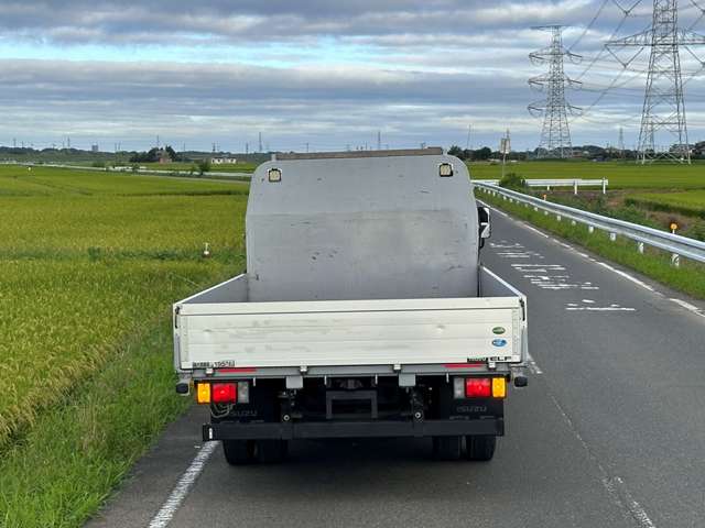 Isuzu Elf 6