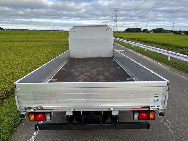 Isuzu Elf 8