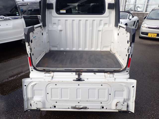 Daihatsu Hijet Deck Van 9