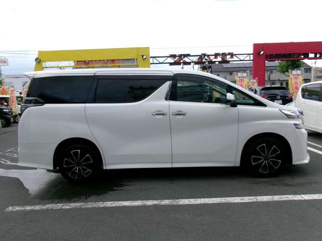 Toyota Vellfire 4