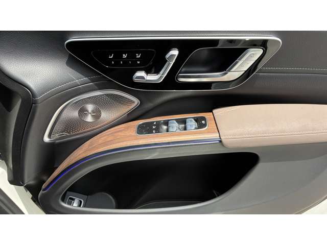 Mercedes-Benz EQS SUV 10