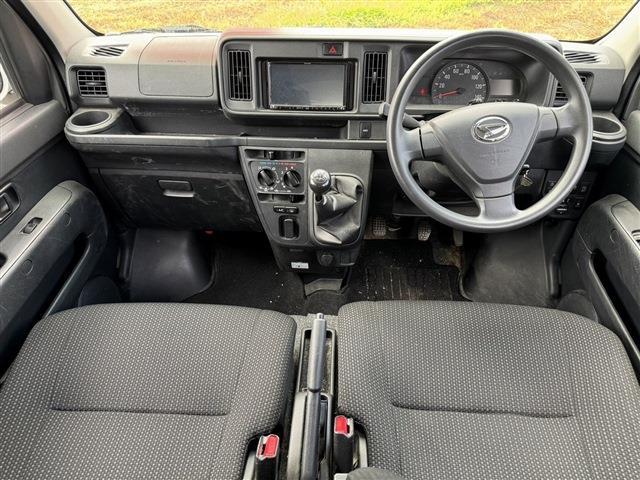 Daihatsu Hijet Cargo 8