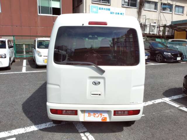 Daihatsu Hijet Cargo 4