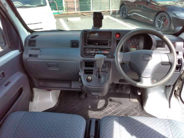 Daihatsu Hijet Cargo 6