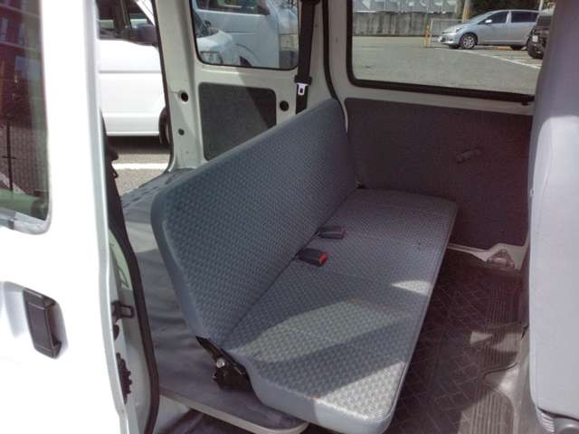 Daihatsu Hijet Cargo 8