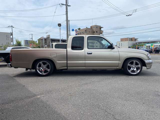 Toyota Hilux 4