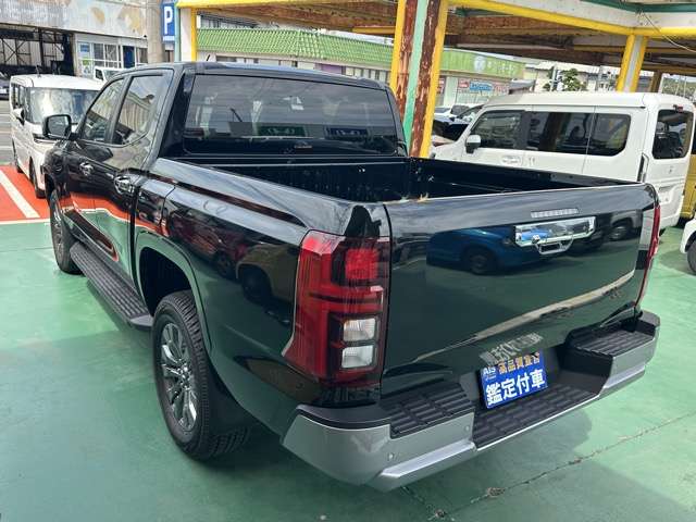 Mitsubishi Triton 4