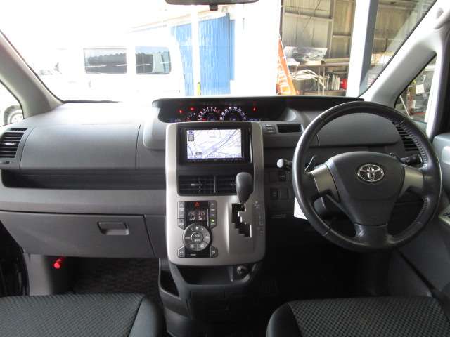 Toyota Noah 2