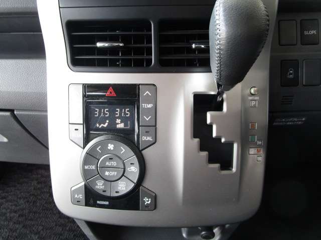 Toyota Noah 4