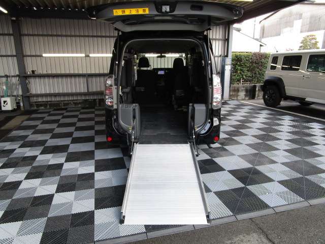 Toyota Noah 5