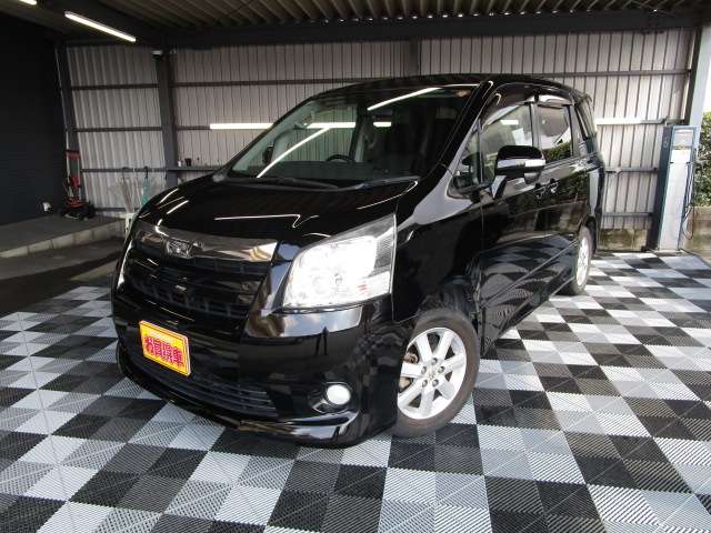 Toyota Noah 6