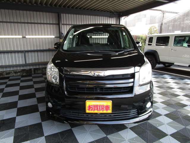 Toyota Noah 7