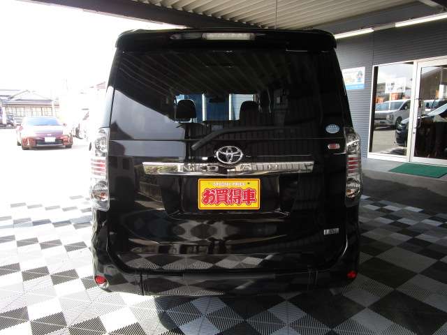Toyota Noah 8