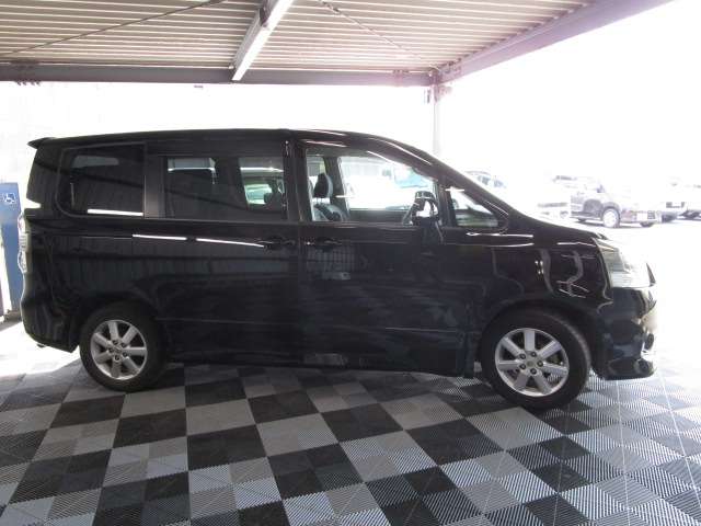 Toyota Noah 9