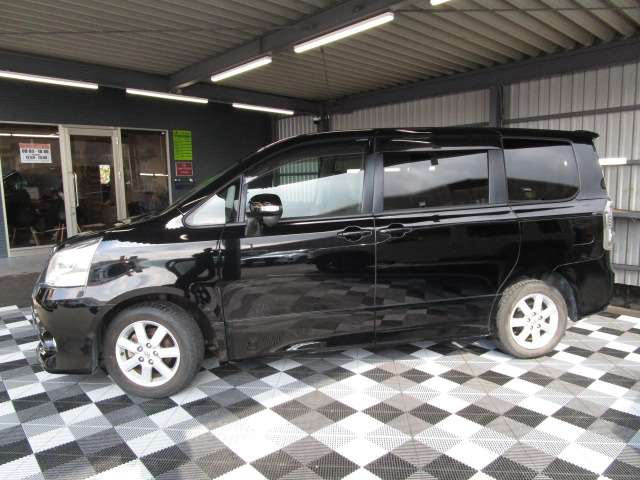 Toyota Noah 10