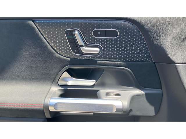 Mercedes-Benz EQB 11