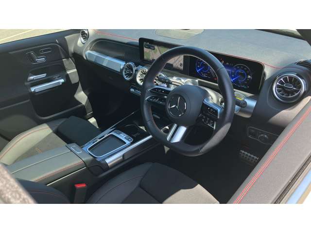 Mercedes-Benz EQB 8