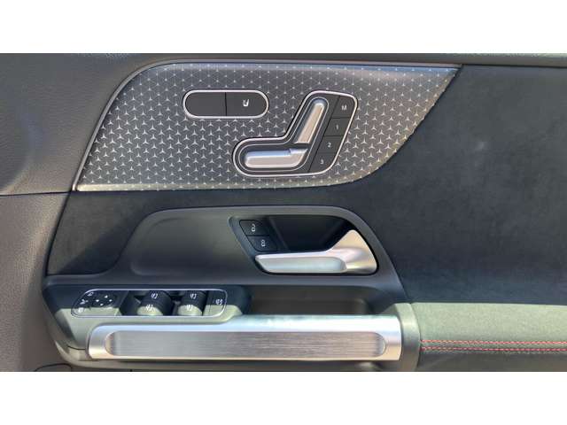 Mercedes-Benz EQB 10
