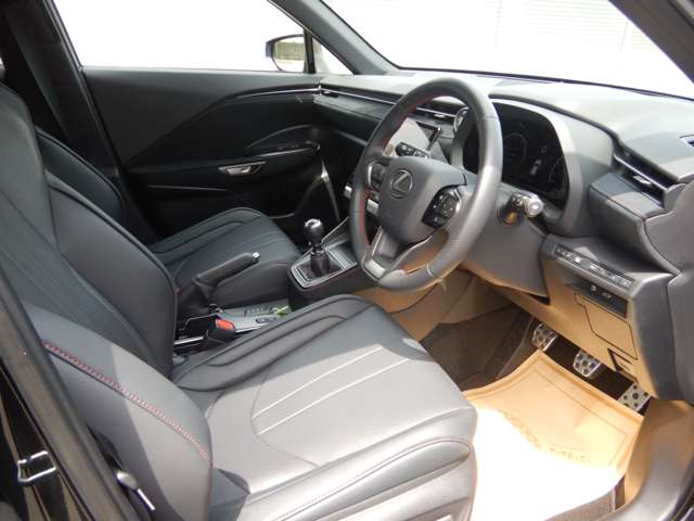 Lexus LBX 8