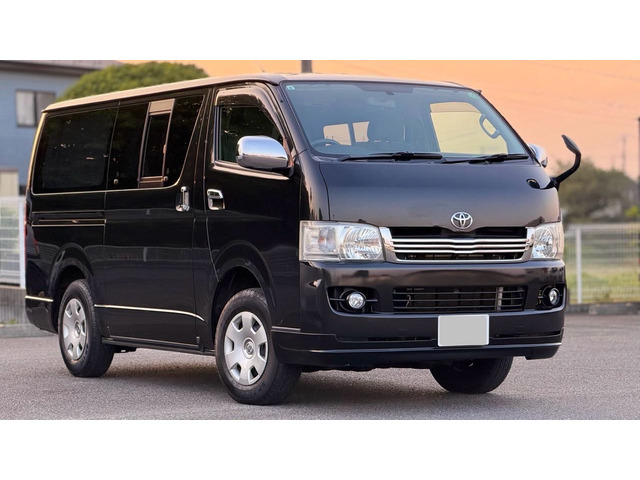 Toyota Hiace Van 11