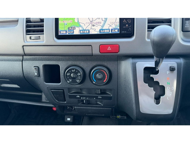 Toyota Hiace Van 8