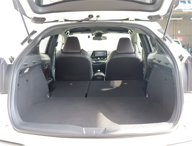 Toyota C-HR 11